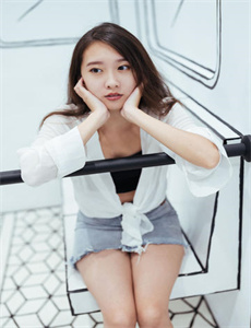《丰满的女邻居》三级