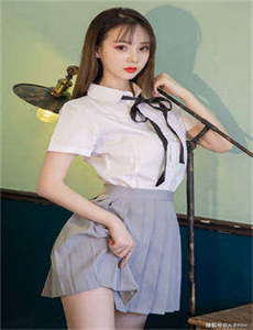年轻的母亲在完整的有限公司